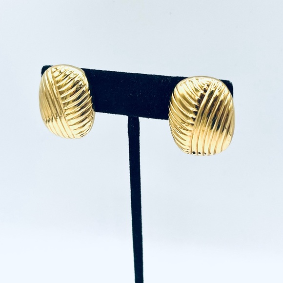 Vintage CHRISTIAN DIOR gold clip on earrings - Picture 11 of 13